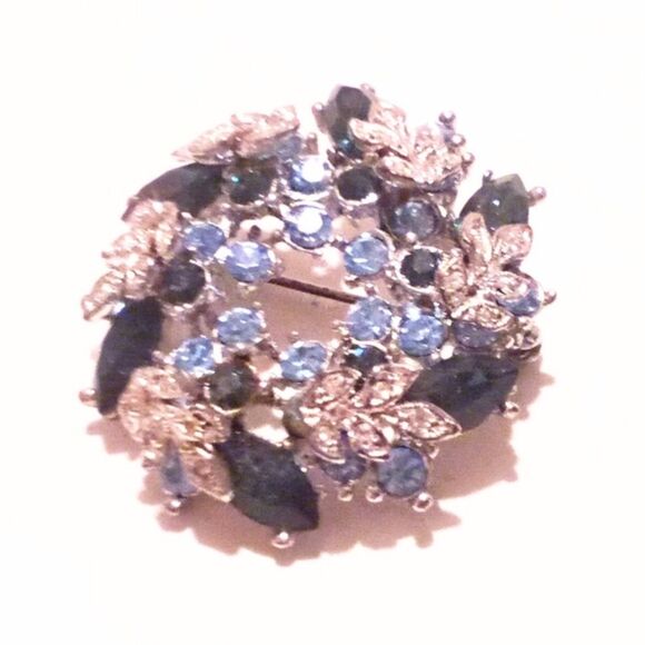 Vintage Blue Rhinestone Cluster Silver Tone Circle Leaf Brooch - Picture 3 of 6